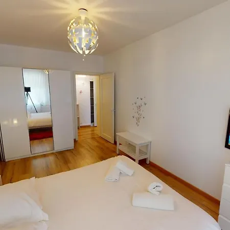 Aux Bons Amis - Parlement/orangerie * Страсбург