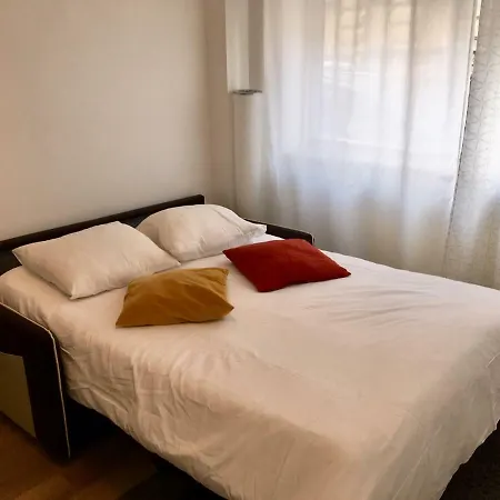 Aux Bons Amis - Parlement/orangerie 公寓 *